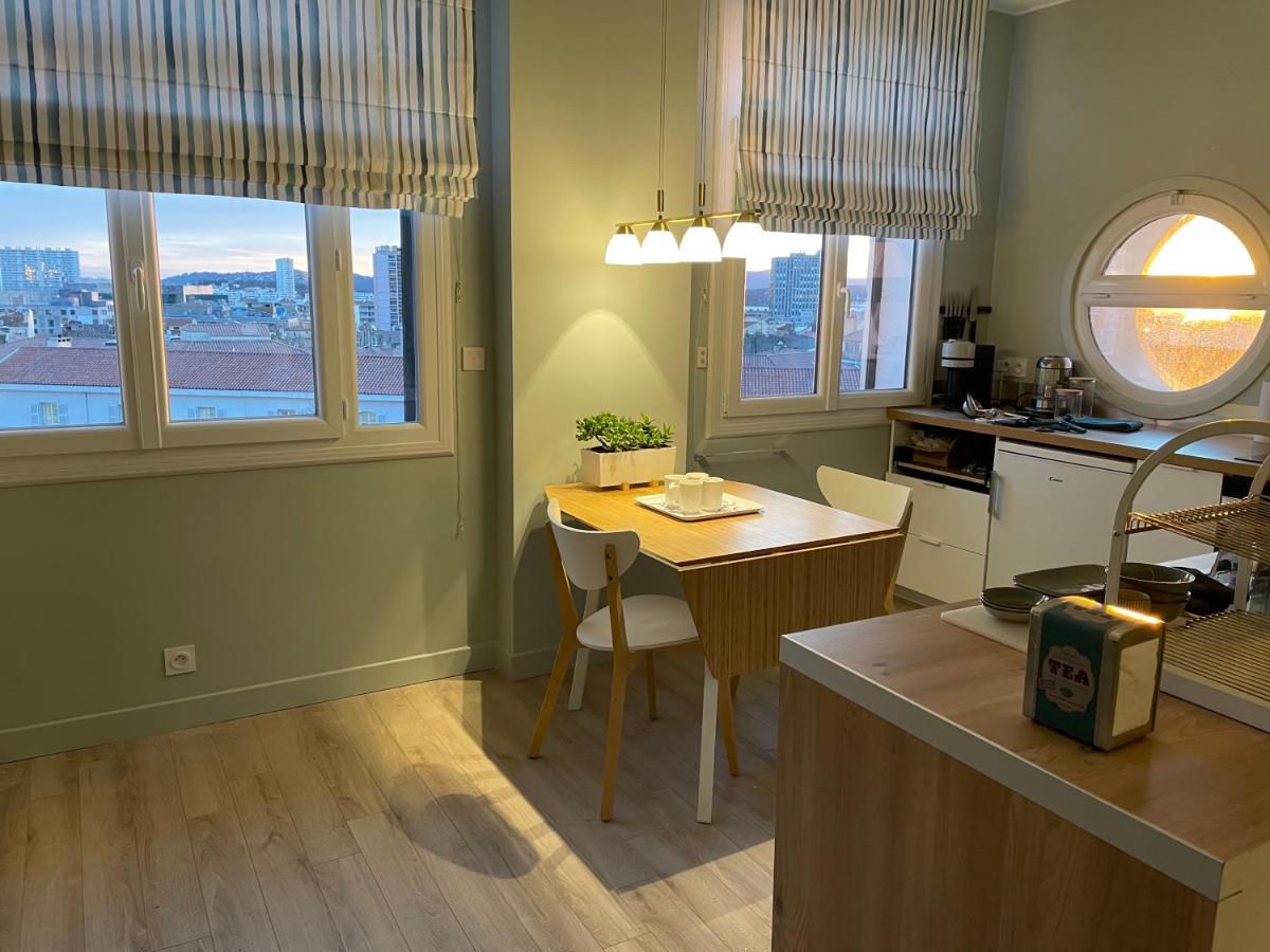 Vue Sur Rade Appartement Elegant Vaste Climatise Etage Eleve Ascenseur Proche Parking Et Toutes Commodites Au Coeur Du Toulon Historique Eksteriør billede