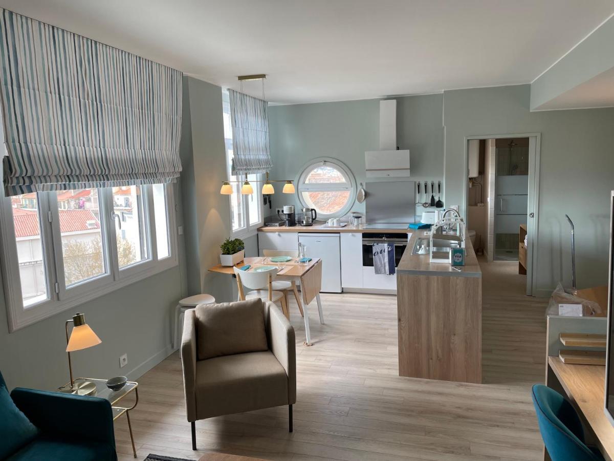 Vue Sur Rade Appartement Elegant Vaste Climatise Etage Eleve Ascenseur Proche Parking Et Toutes Commodites Au Coeur Du Toulon Historique Eksteriør billede