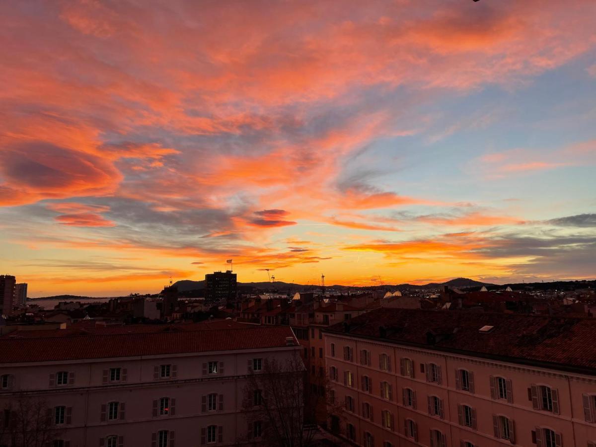 Vue Sur Rade Appartement Elegant Vaste Climatise Etage Eleve Ascenseur Proche Parking Et Toutes Commodites Au Coeur Du Toulon Historique Eksteriør billede