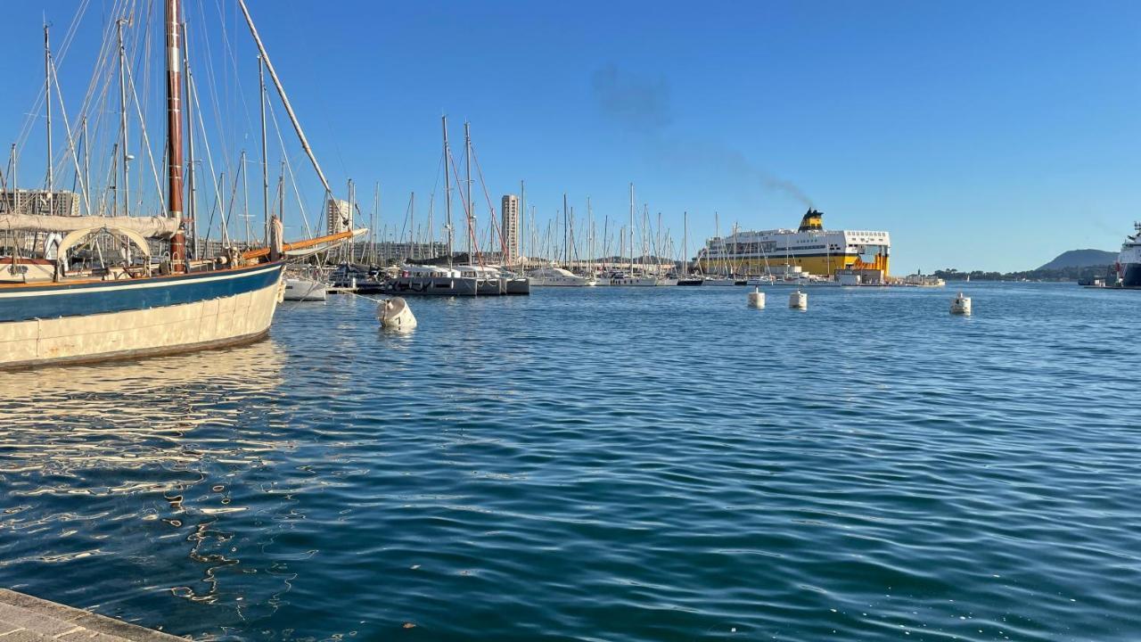 Vue Sur Rade Appartement Elegant Vaste Climatise Etage Eleve Ascenseur Proche Parking Et Toutes Commodites Au Coeur Du Toulon Historique Eksteriør billede