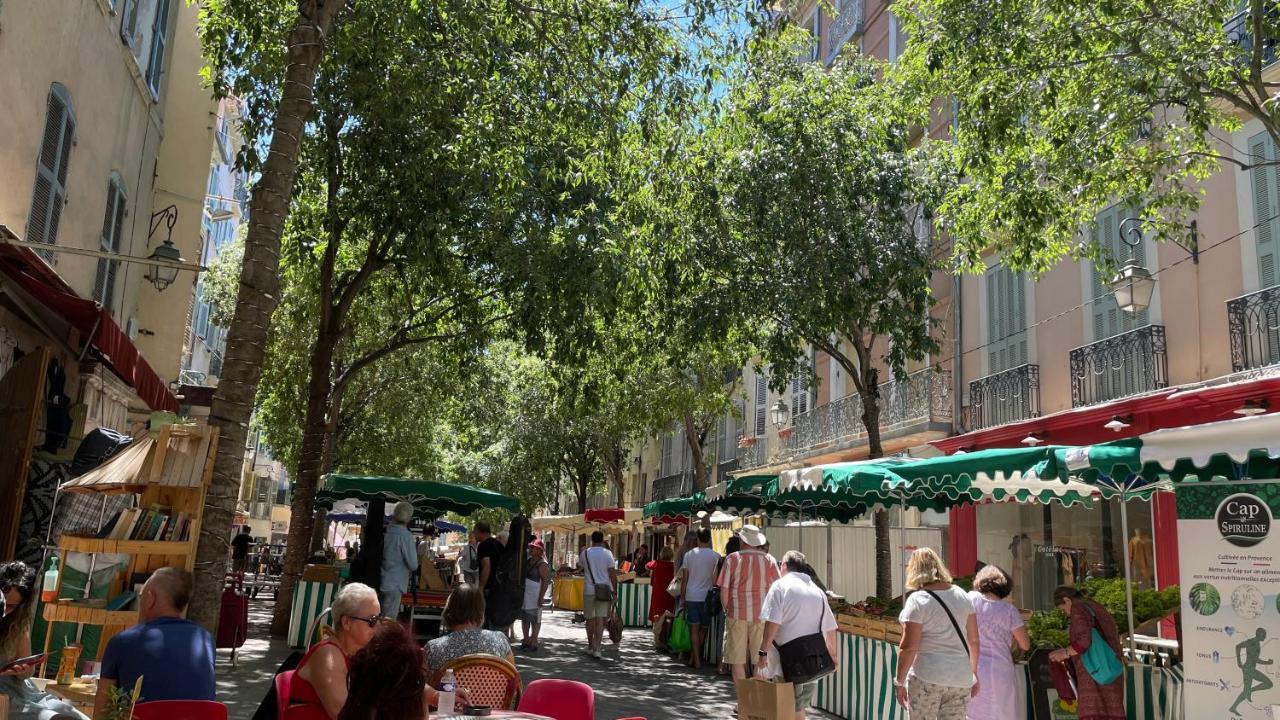 Vue Sur Rade Appartement Elegant Vaste Climatise Etage Eleve Ascenseur Proche Parking Et Toutes Commodites Au Coeur Du Toulon Historique Eksteriør billede