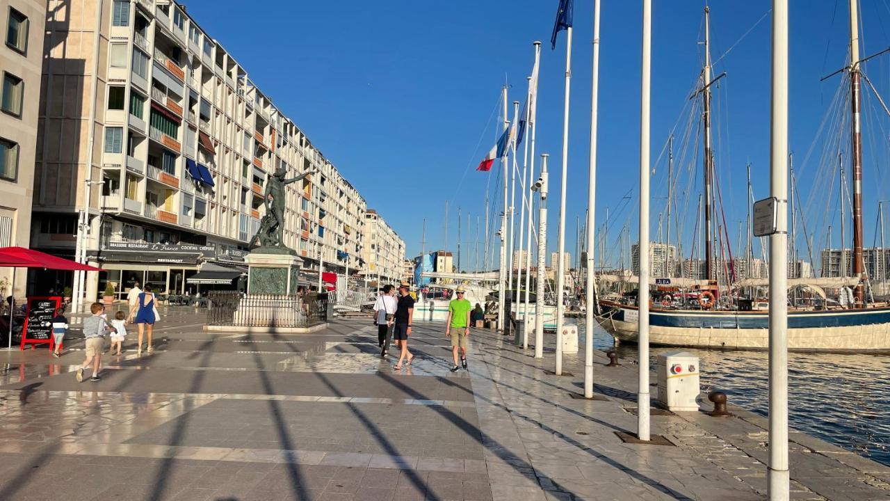 Vue Sur Rade Appartement Elegant Vaste Climatise Etage Eleve Ascenseur Proche Parking Et Toutes Commodites Au Coeur Du Toulon Historique Eksteriør billede